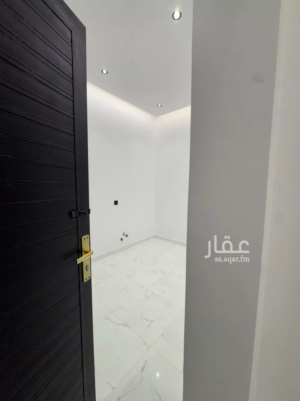400 sqm building in Dhahrat Laban 9