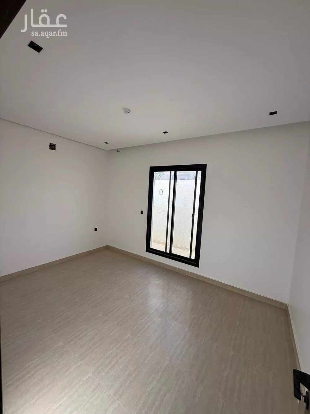 1176 sqm building in Al Munsiyah 6