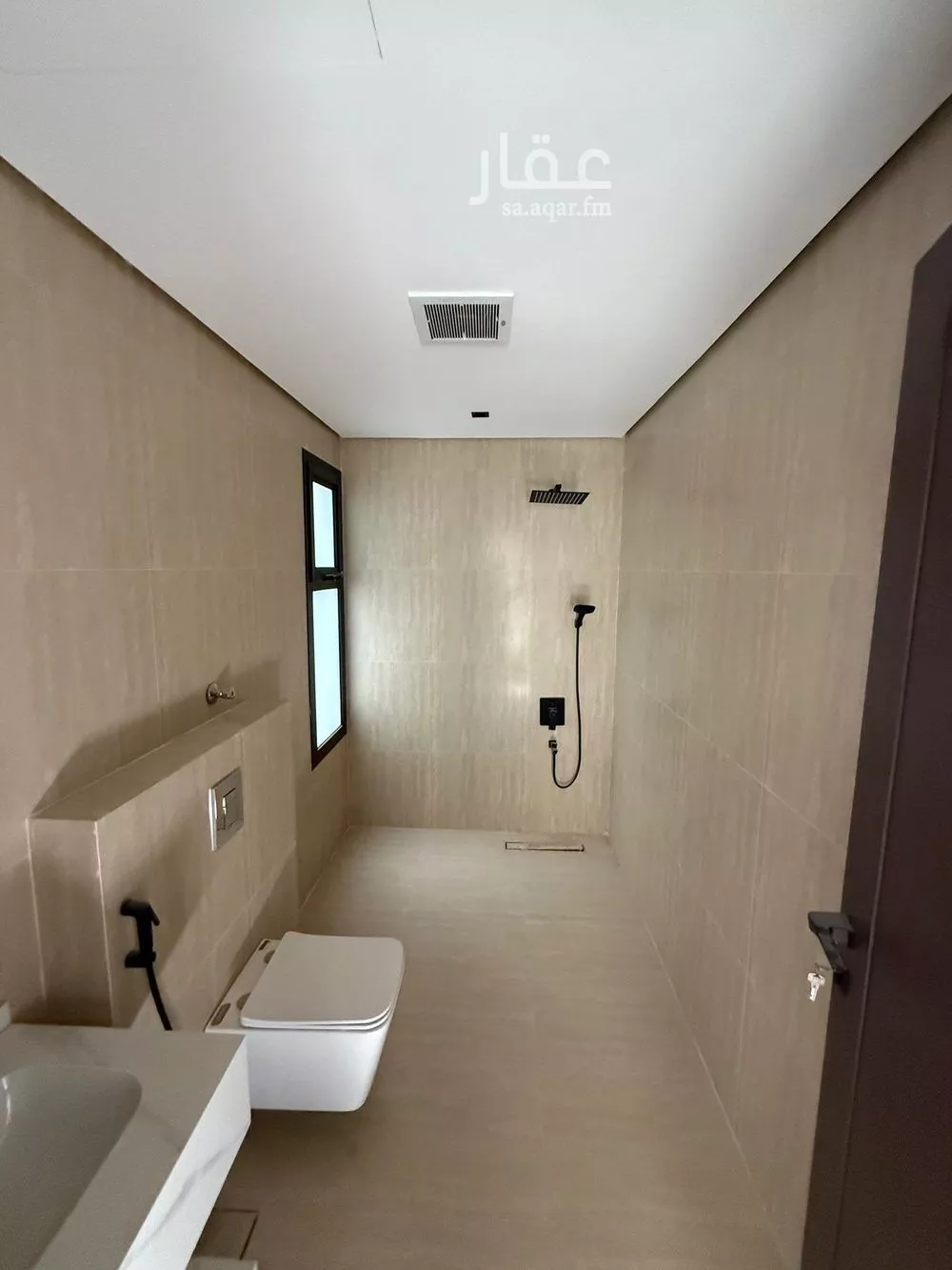 1176 sqm building in Al Munsiyah 7