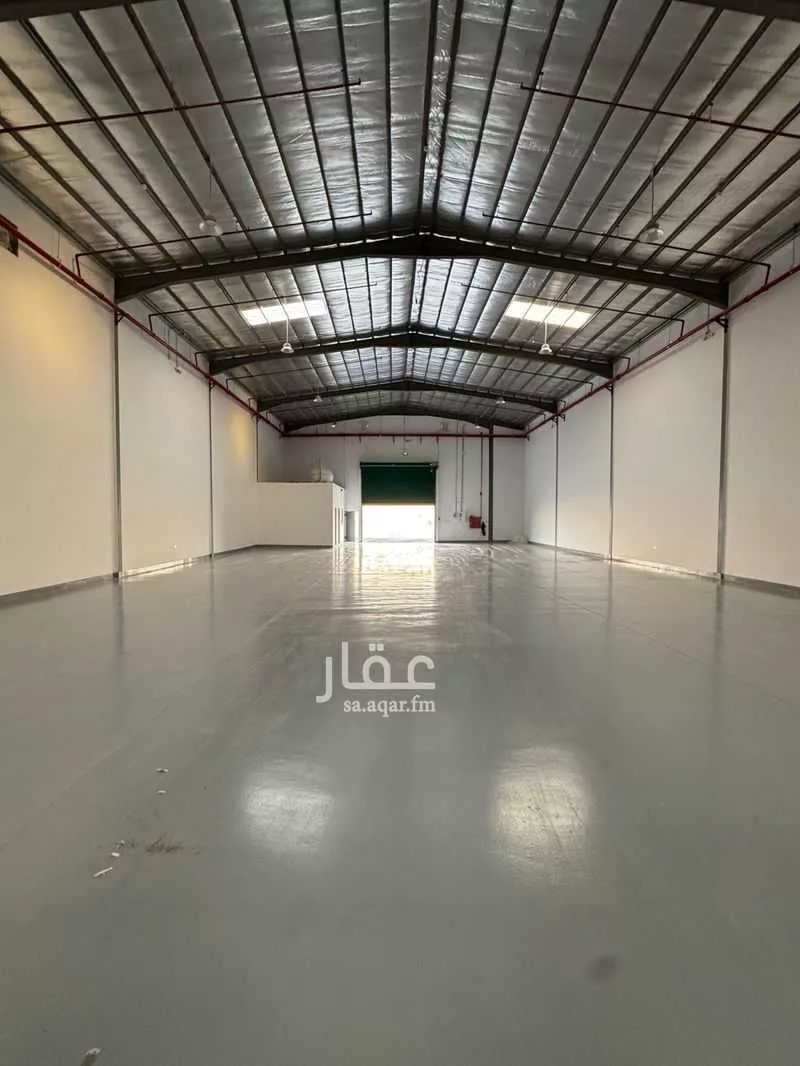 مستودع 3200 م² في المنصورية 5