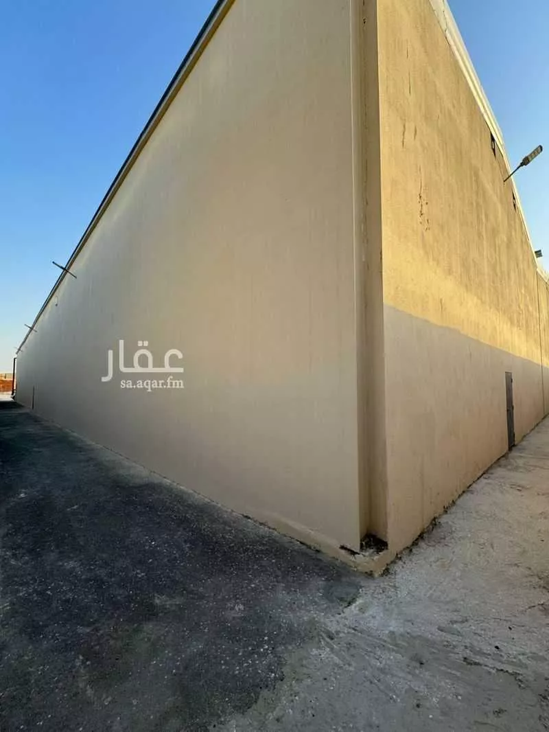 مستودع 3200 م² في المنصورية 7