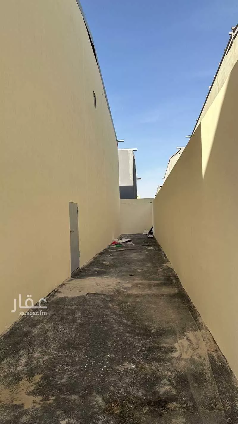 مستودع 1050 م² في طيبة 5