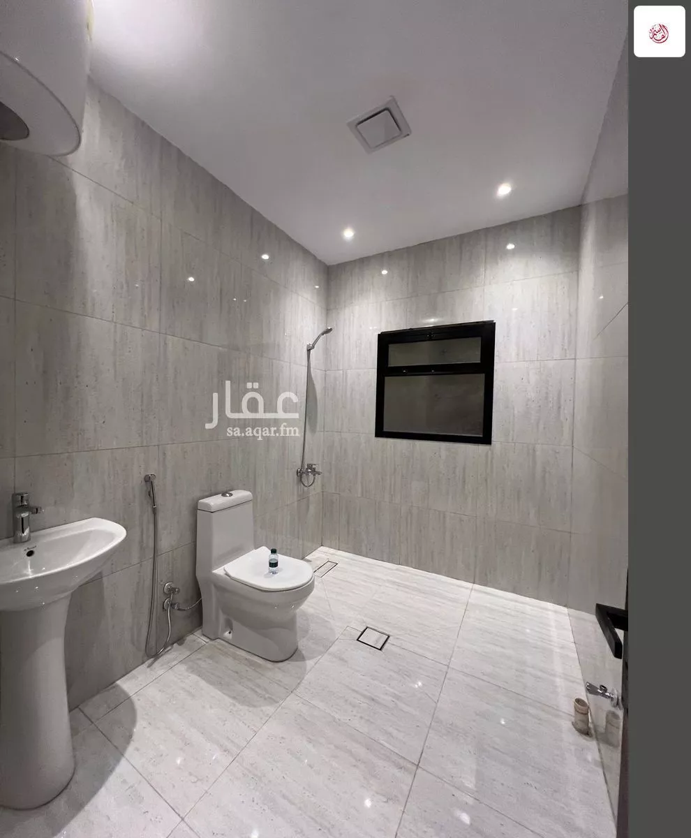 عمارة 1027 م² في ام سليم 22