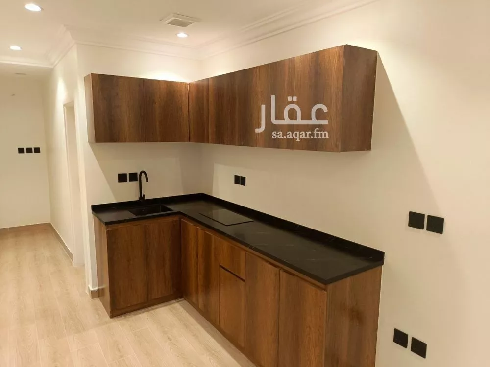 عمارة 885 م² في العقيق 6