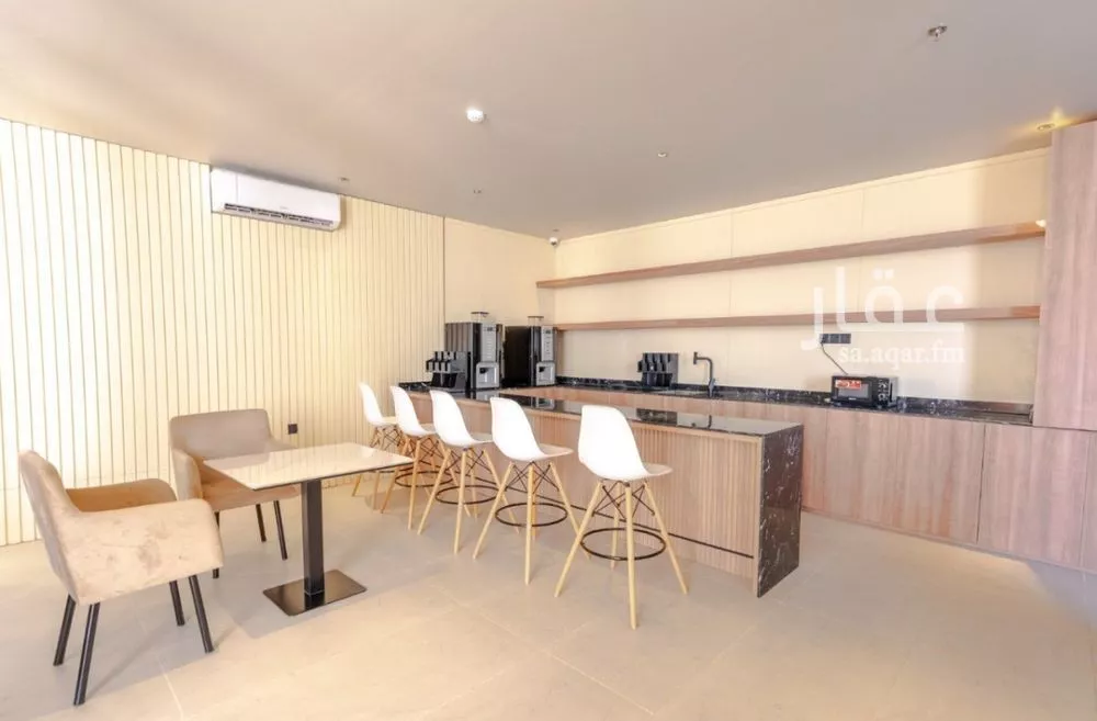 1425 sqm building in Al Munsiyah 6