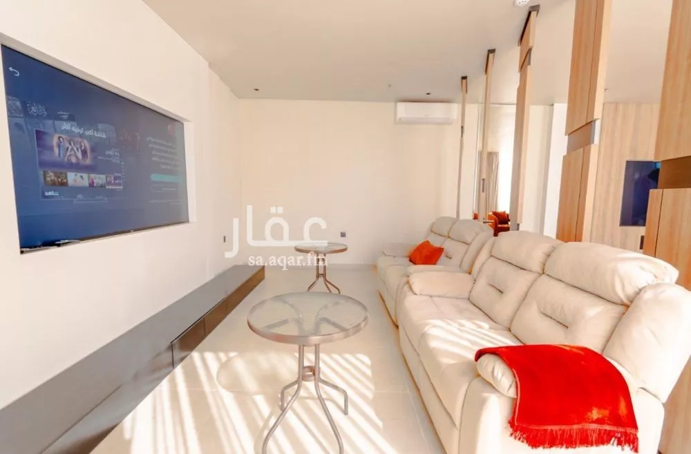 1425 sqm building in Al Munsiyah 8