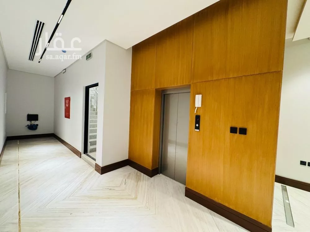 عمارة 935 م² في النرجس 5
