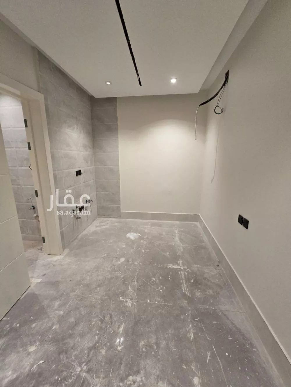 عمارة 650 م² في العقيق 13