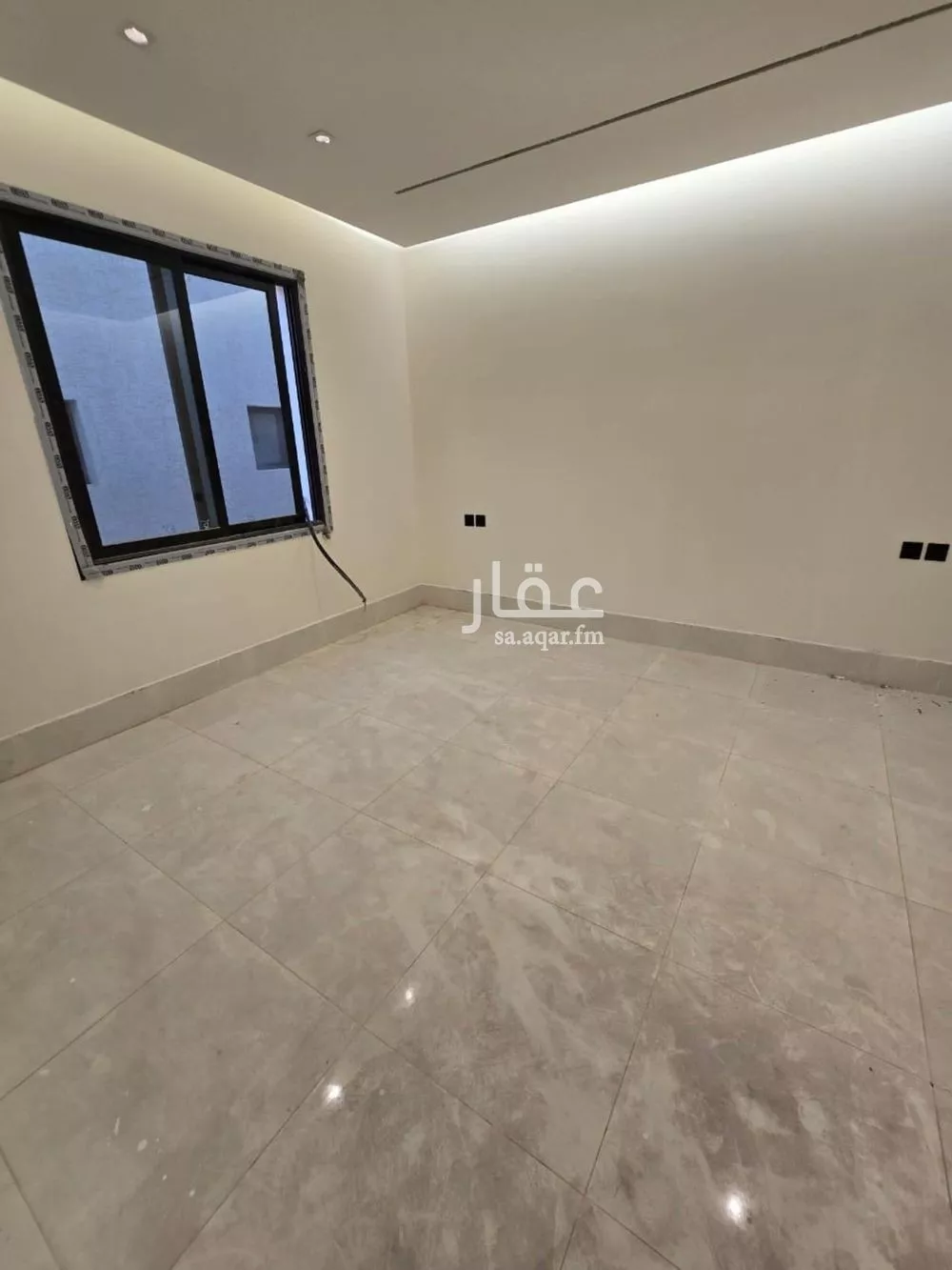 عمارة 650 م² في العقيق 14
