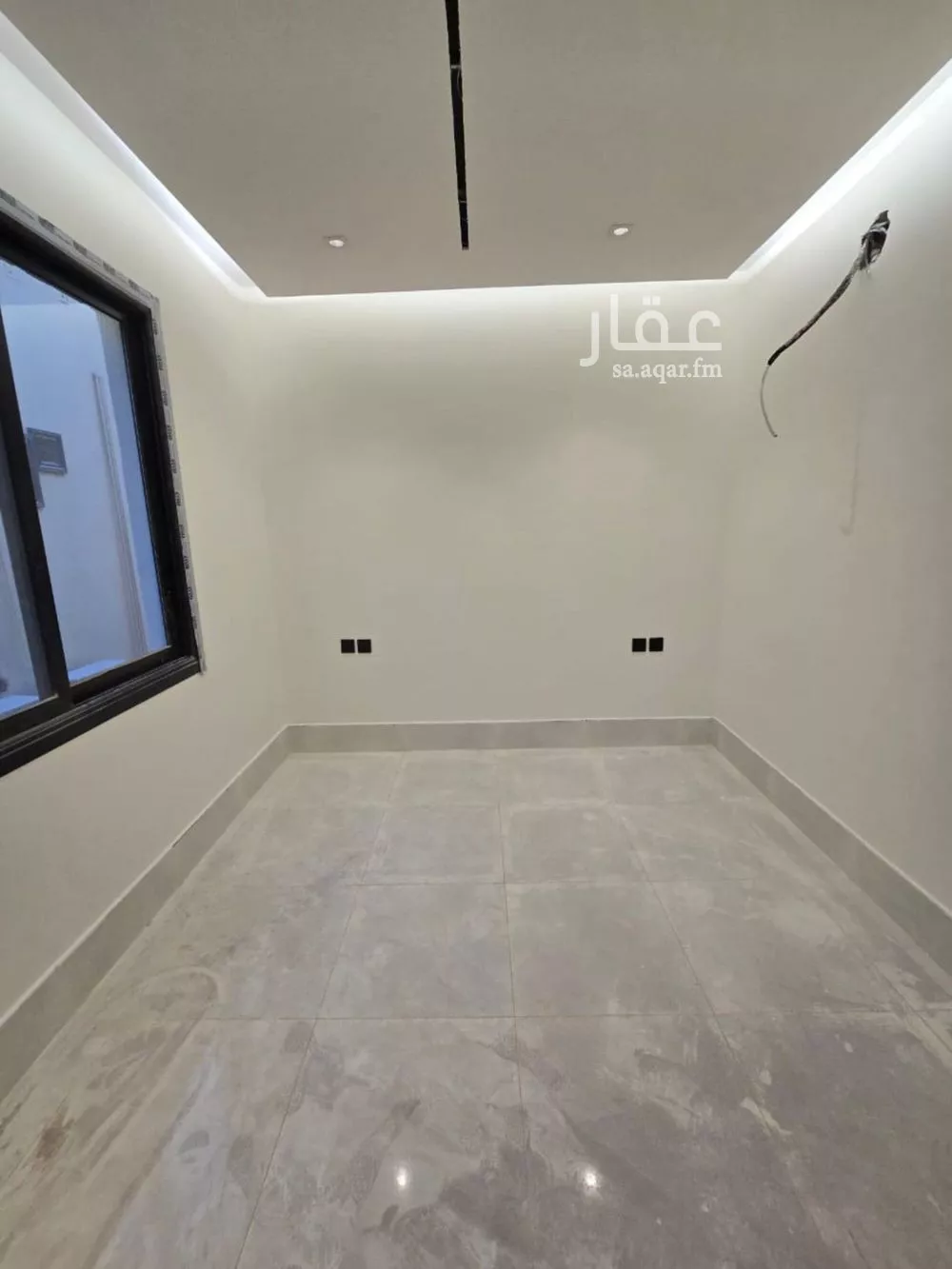 عمارة 650 م² في العقيق 18