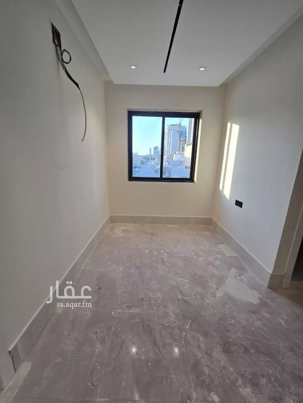 عمارة 650 م² في العقيق 10