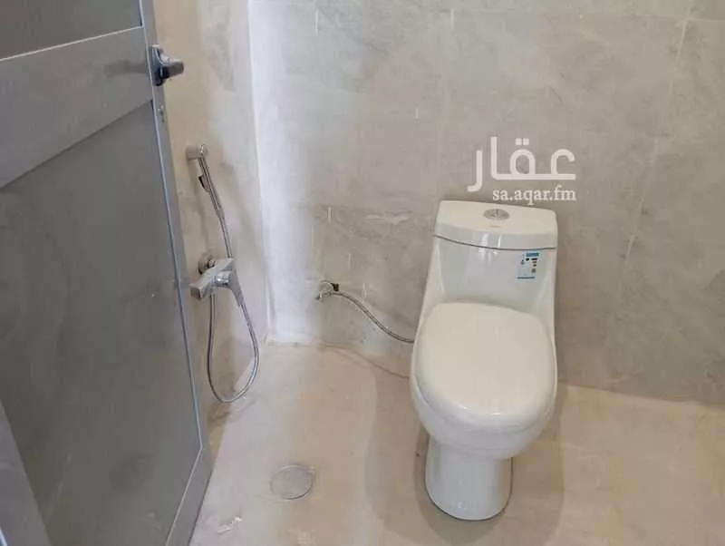 مستودع 1200 م² في المصانع 11