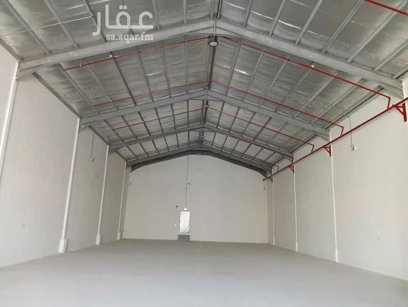 مستودع 1200 م² في المصانع 12
