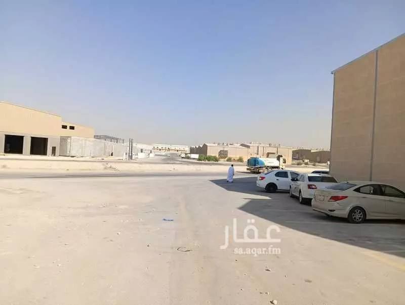 مستودع 1200 م² في المصانع 21