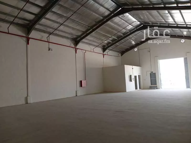 مستودع 1200 م² في المصانع 6