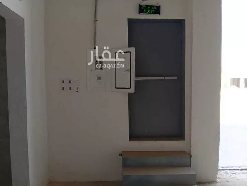 مستودع 1200 م² في المصانع 8