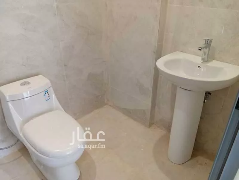مستودع 1200 م² في المصانع 9
