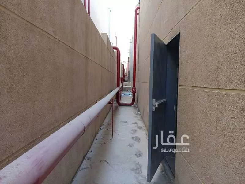 مستودع 1200 م² في المصانع 10