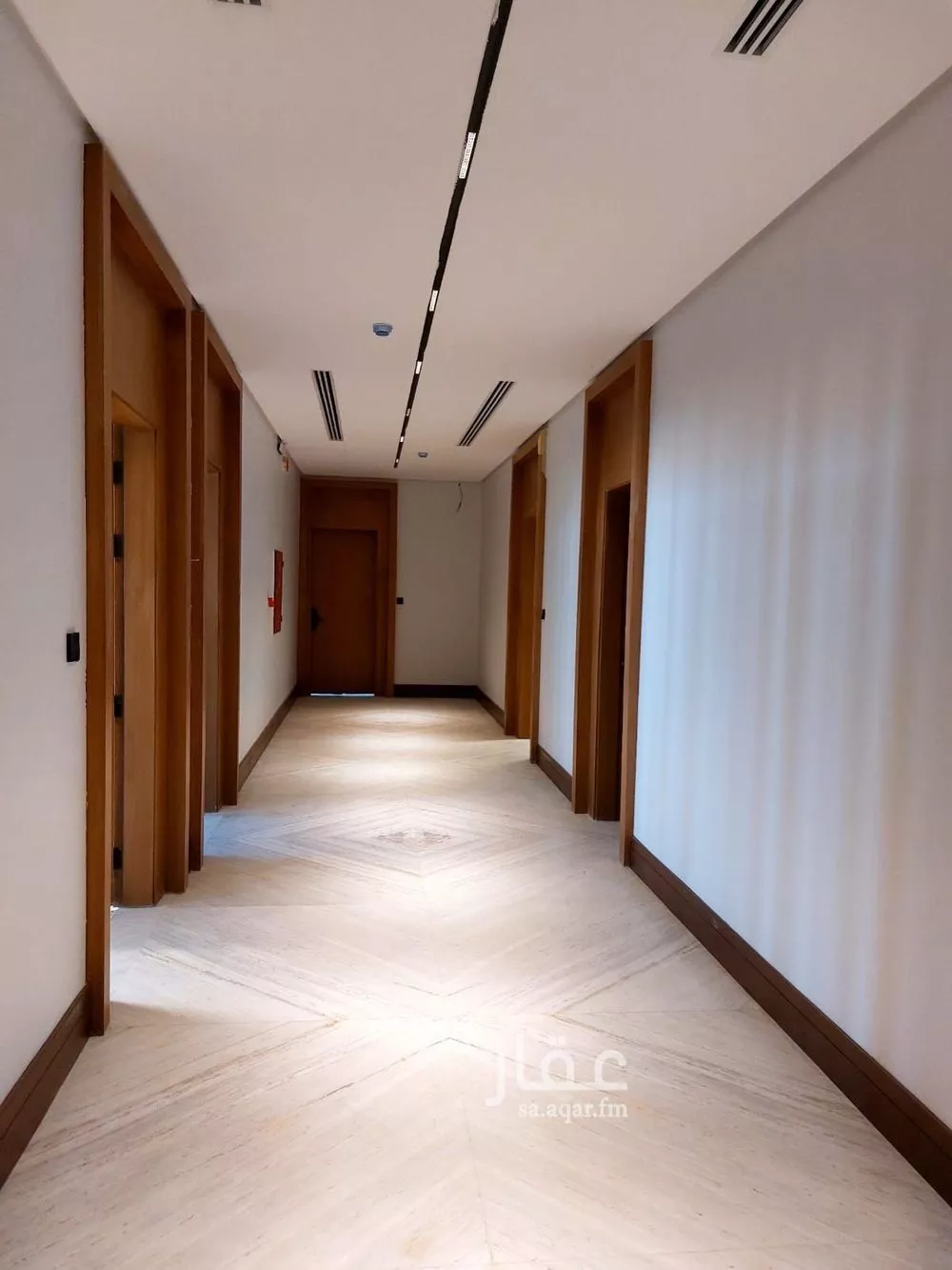 عمارة 935 م² في النرجس 19