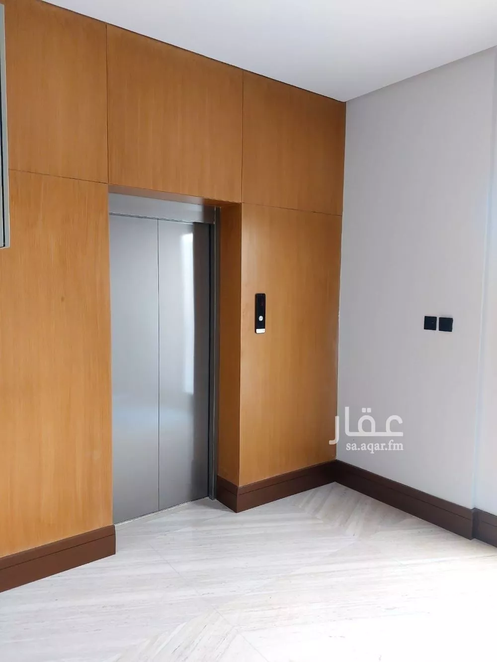 عمارة 935 م² في النرجس 22