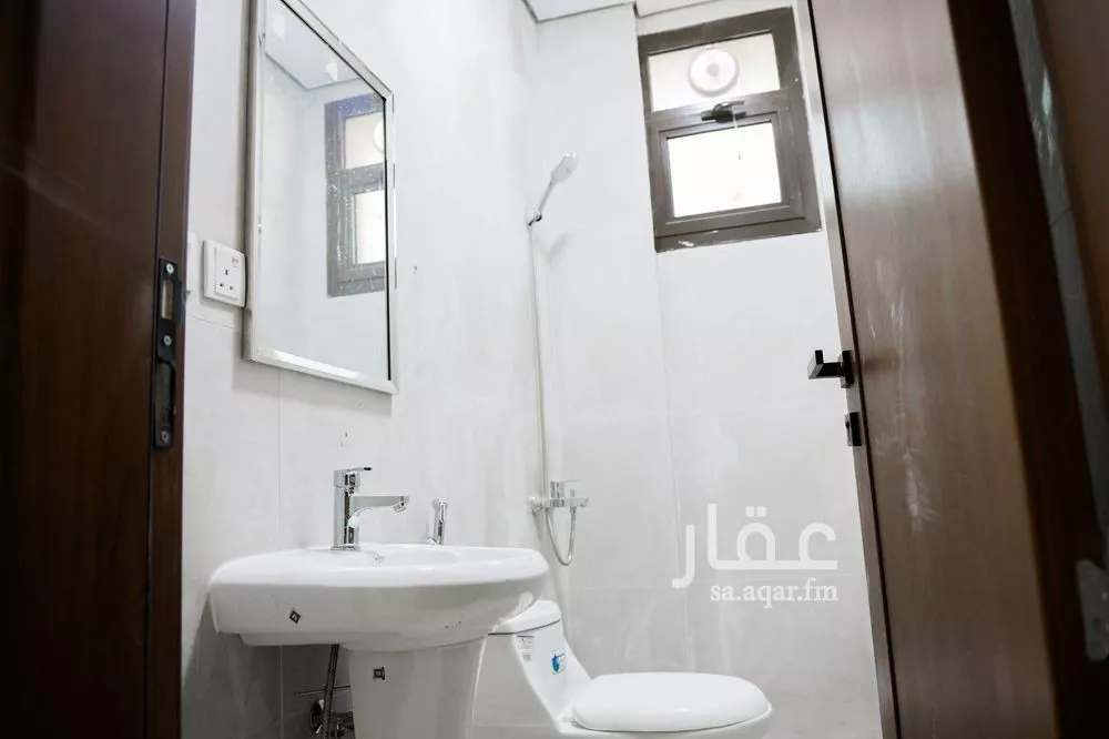 عمارة 1292 م² في المصانع 6