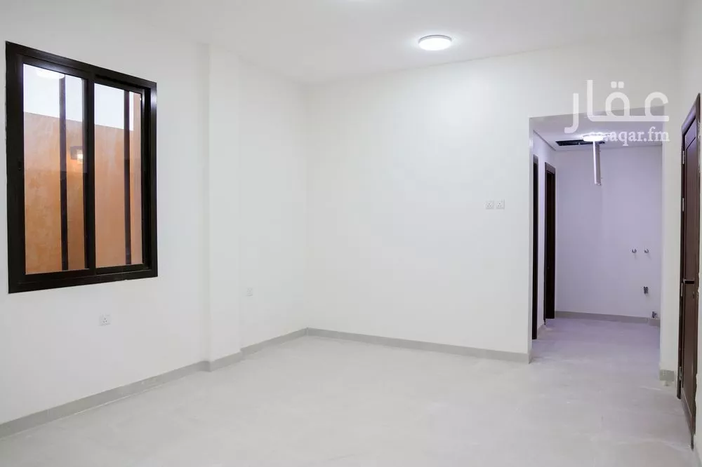 عمارة 1292 م² في المصانع 8