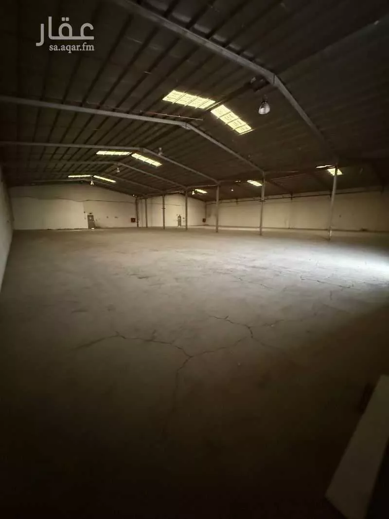 مستودع 8000 م² في البرية 2