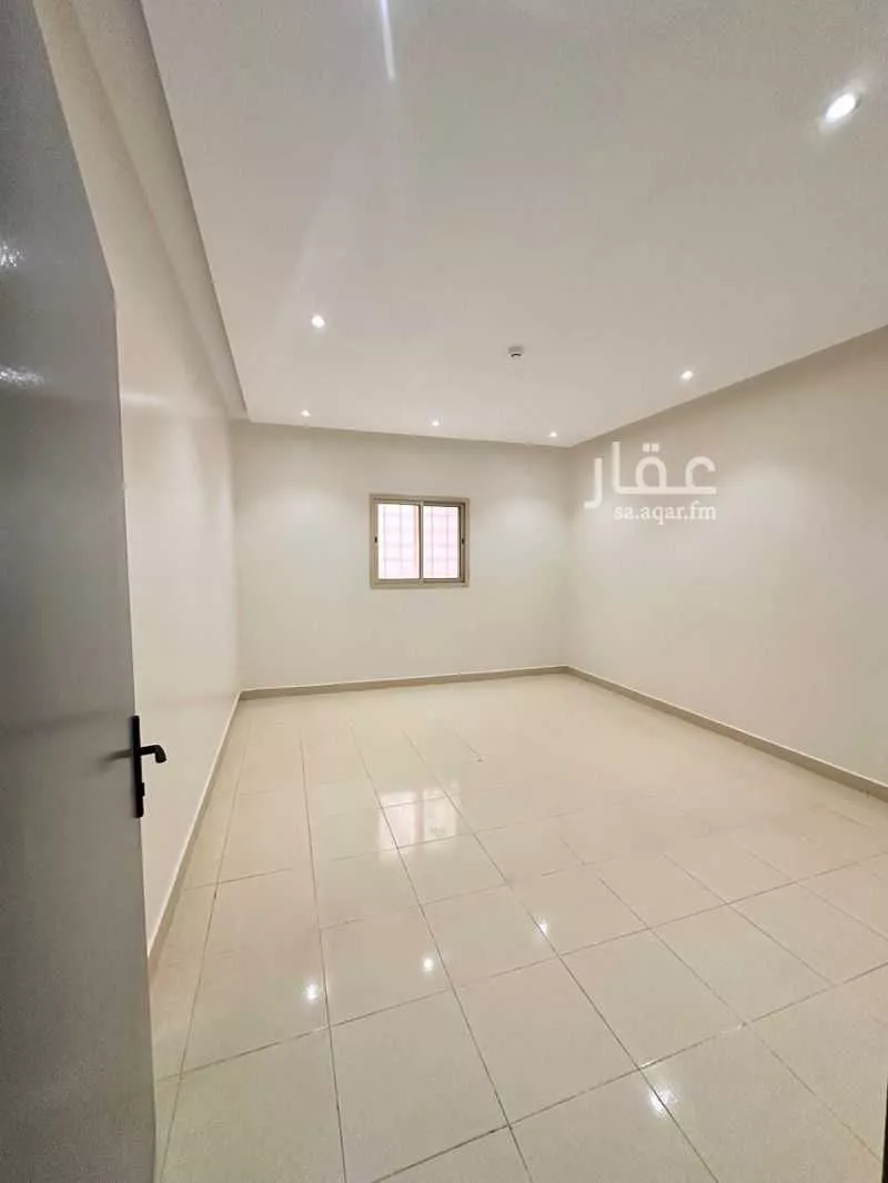 900 sqm building in Dhahrat Laban 13