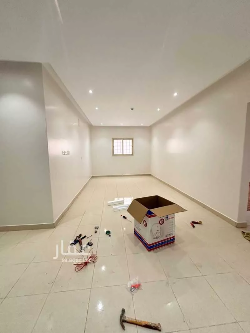 900 sqm building in Dhahrat Laban 15