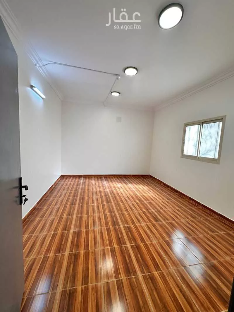 900 sqm building in Dhahrat Laban 18