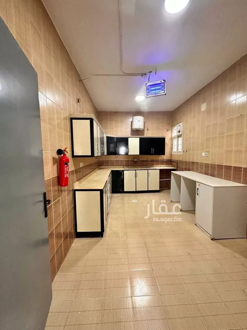 900 sqm building in Dhahrat Laban 3