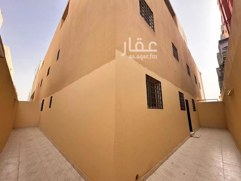 900 sqm building in Dhahrat Laban 22