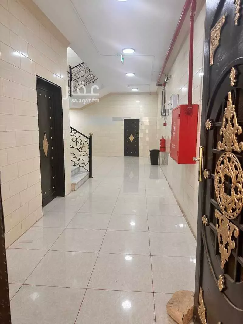 900 sqm building in Dhahrat Laban 28