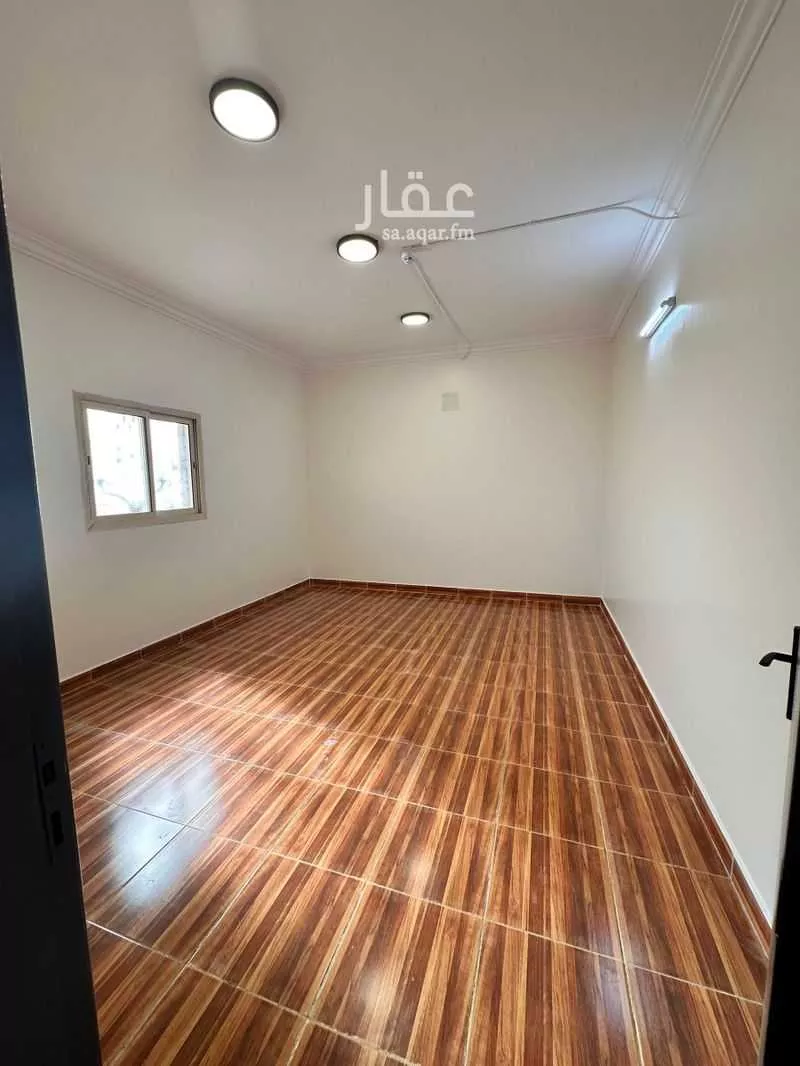 900 sqm building in Dhahrat Laban 6