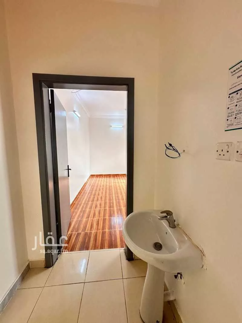 900 sqm building in Dhahrat Laban 7