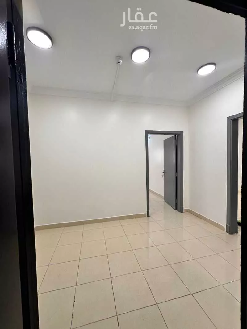 900 sqm building in Dhahrat Laban 8