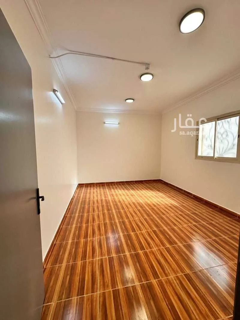 900 sqm building in Dhahrat Laban 9