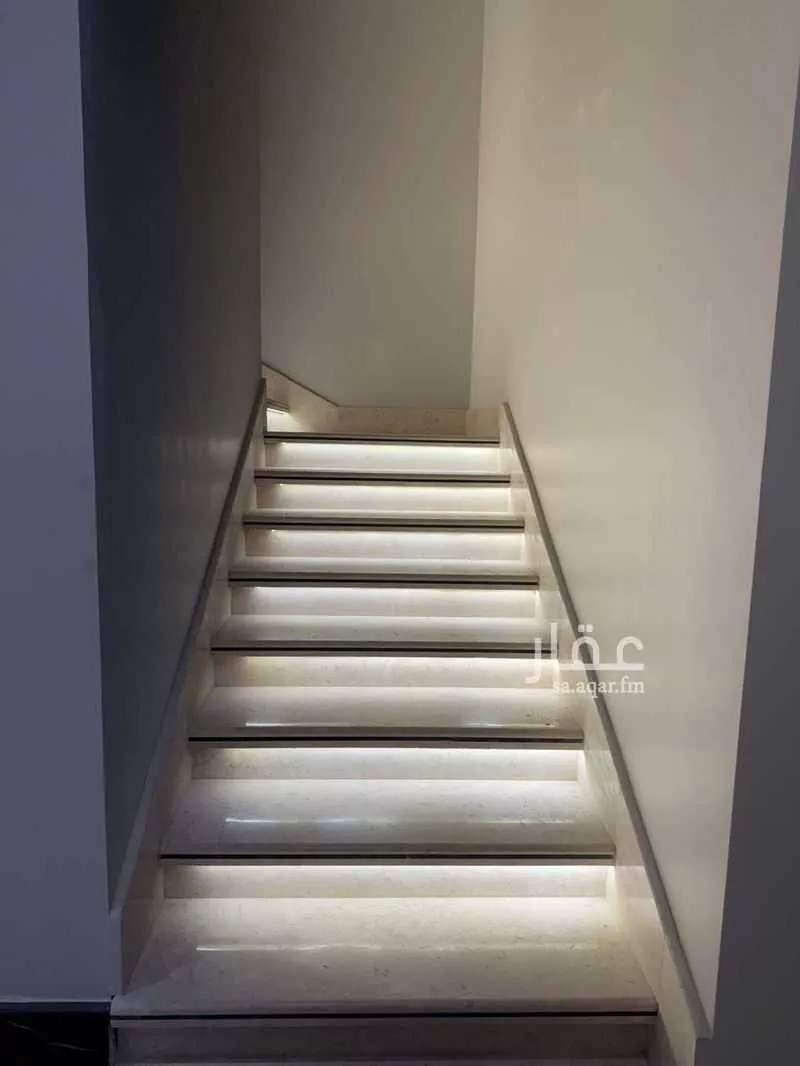 عمارة 1050 م² في النرجس 8