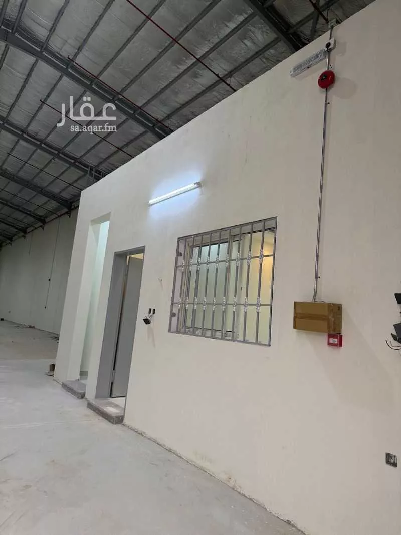مستودع 3250 م² في المنصورية 6