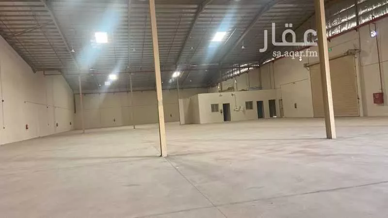 مستودع 13501 م² في طويق 3