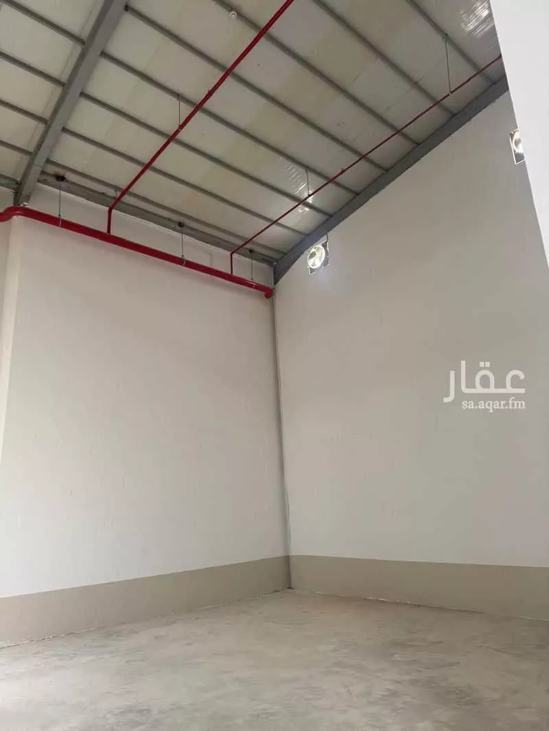 مستودع 1050 م² في النظيم 7