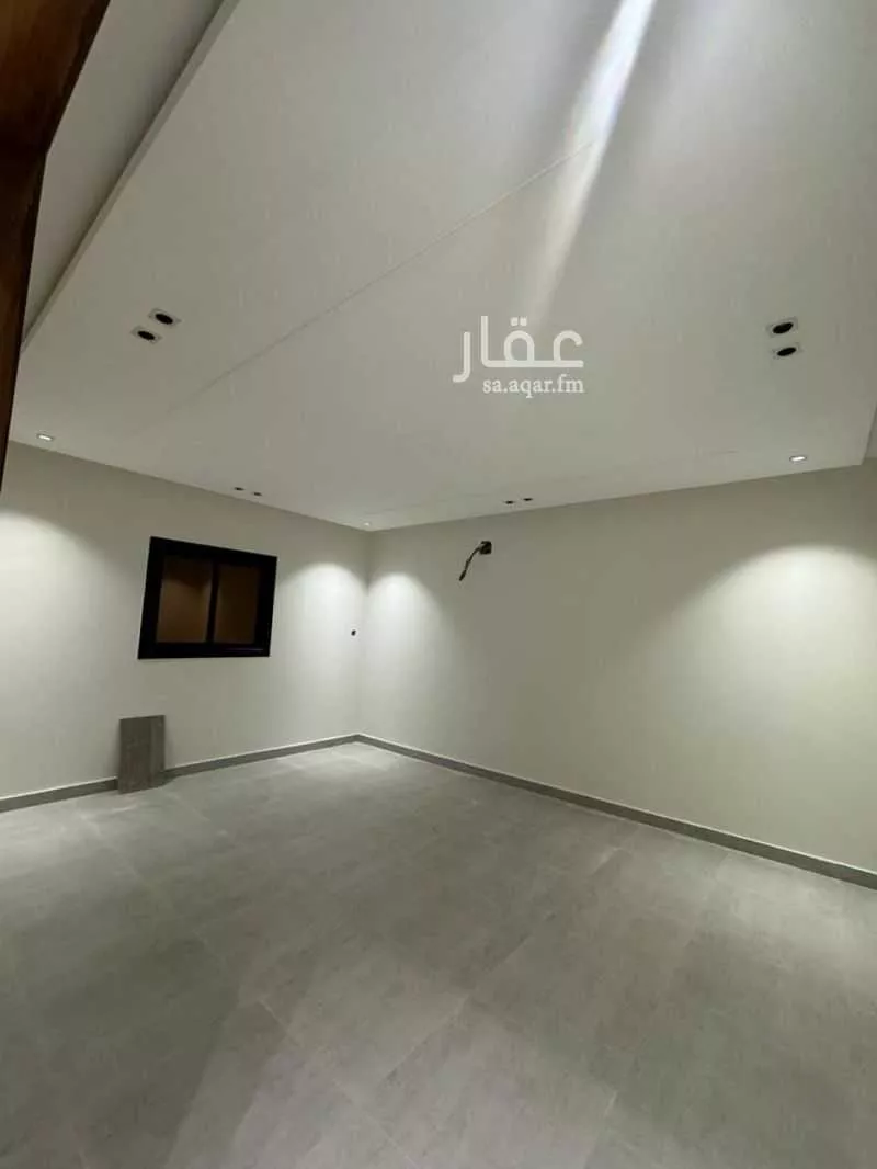 1050 sqm building in Dhahrat Laban 7
