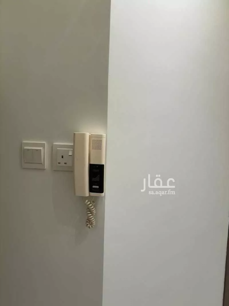 1050 sqm building in Dhahrat Laban 9