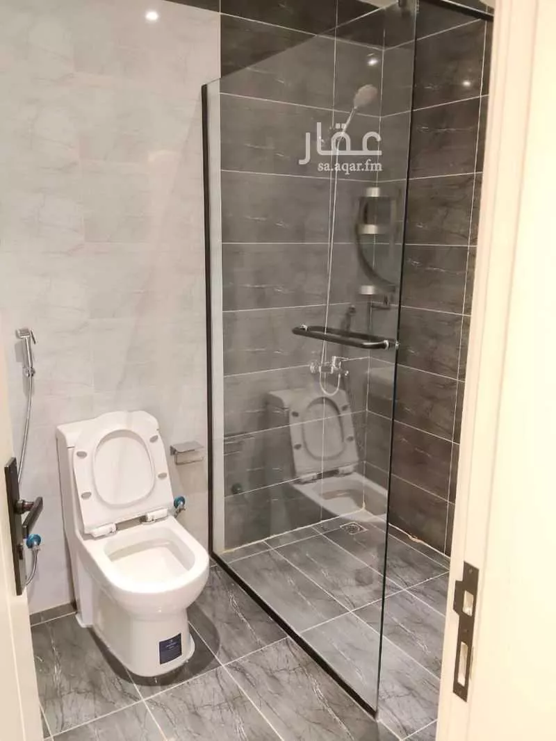 5000 sqm building in Al Rabie 18