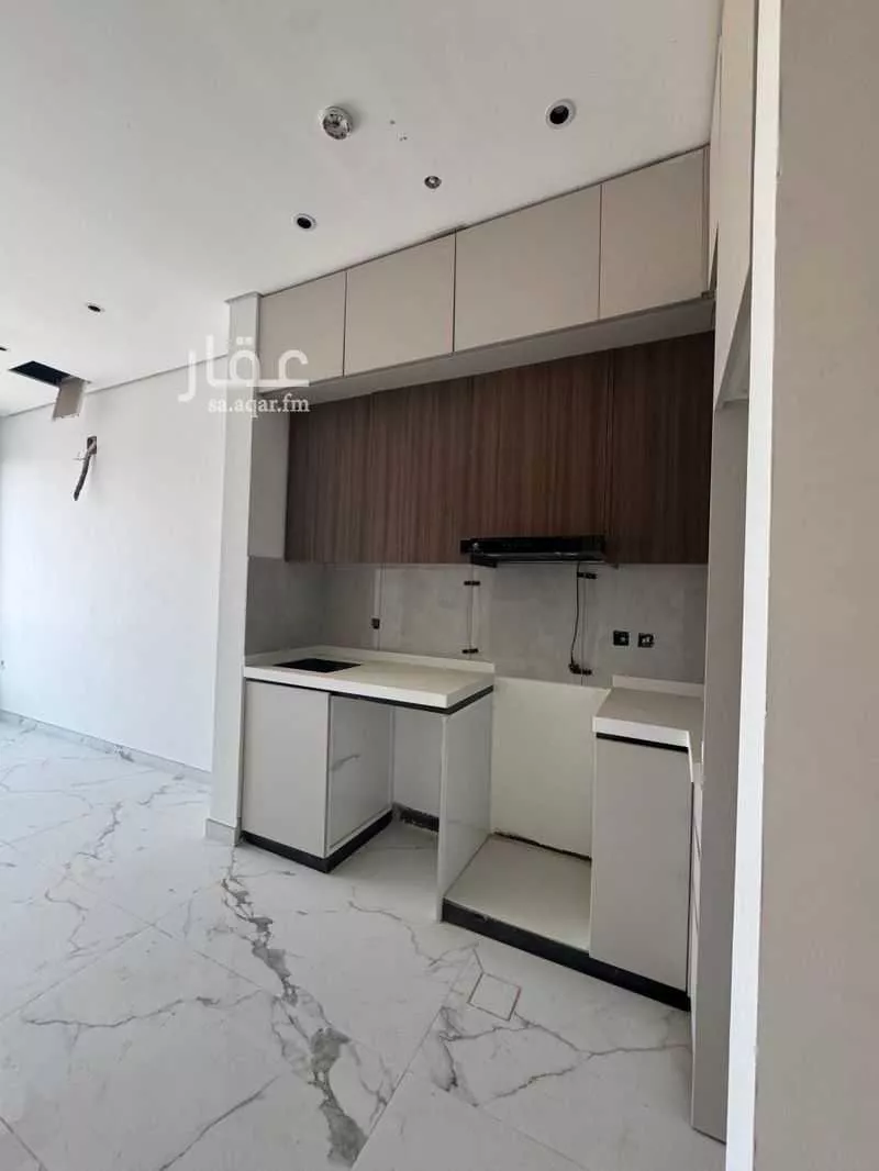 عمارة 1284 م² في الملز 6