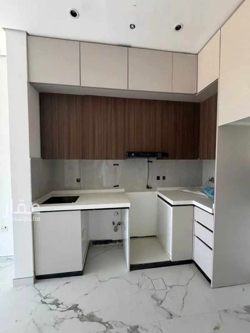عمارة 1284 م² في الملز 7