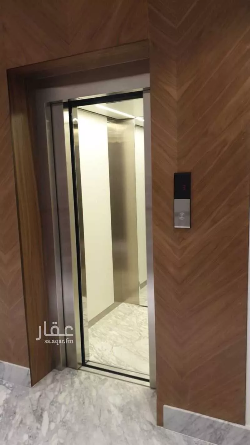 عمارة 840 م² في النهضة 8