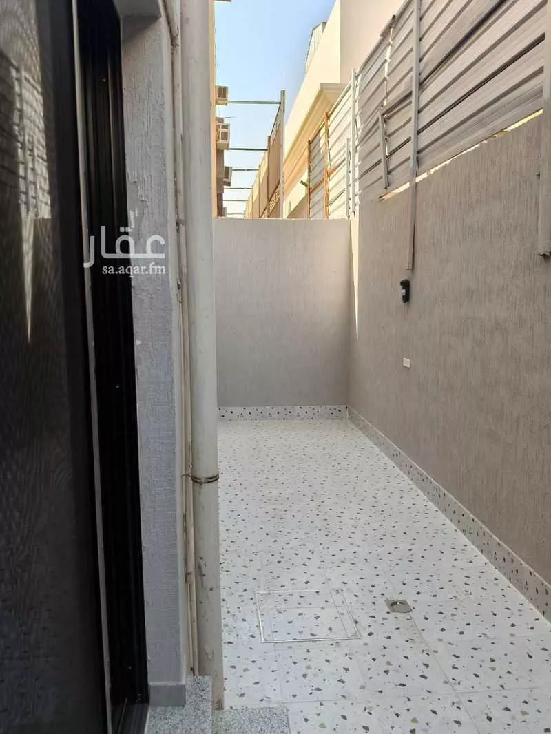 عمارة 756 م² في الروضة 19