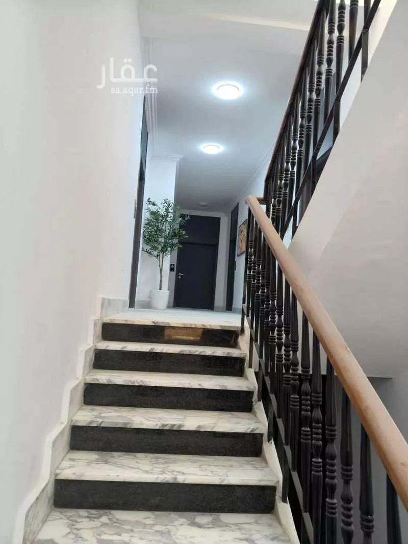عمارة 756 م² في الروضة 5
