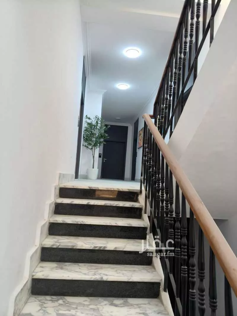 عمارة 756 م² في الروضة 8